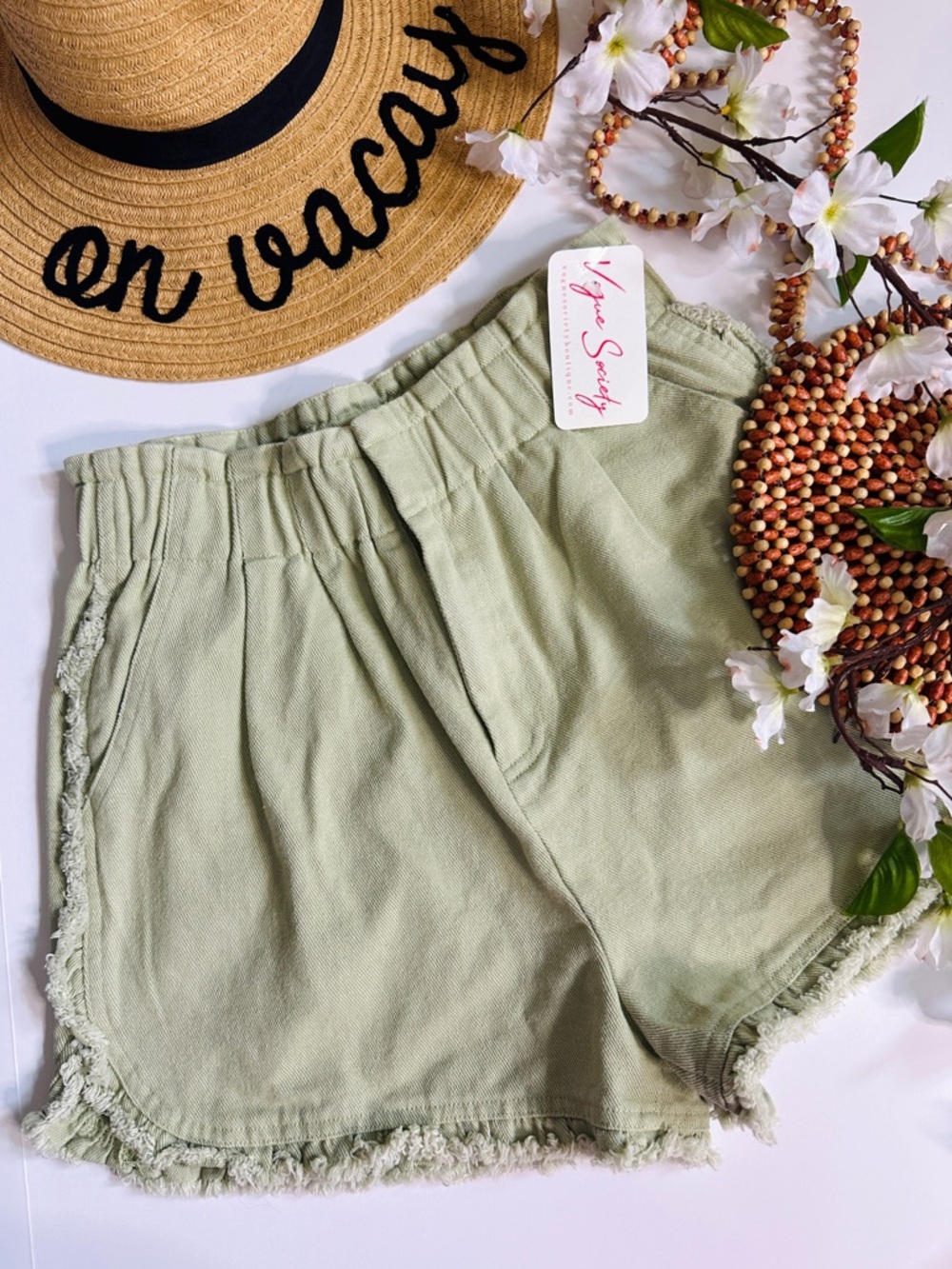 New with Tags Vogue Society Sage Green Frayed Hem High Waist Shorts Size Large